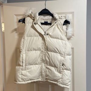 Gap white puffer vest with removable faux fur hood